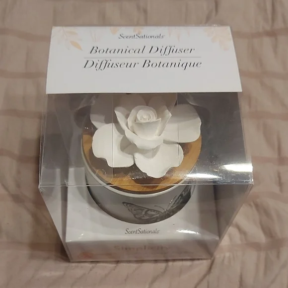 Simplicity White Floral Diffuser - Picture 2 of 8